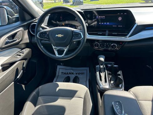 Used 2025 Chevrolet Trax LT w/ Driver Confidence Package FWD image 24