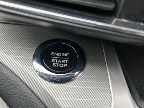 Used 2021 Ford Explorer XLT w/ Equipment Group 202A image 23