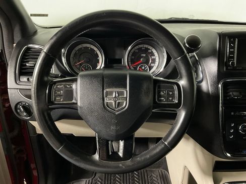 Used 2014 Dodge Grand Caravan SXT FWD image 24