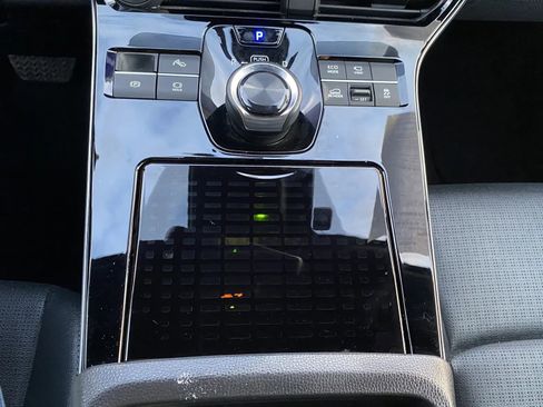 Used 2023 Toyota bZ4X AWD image 17