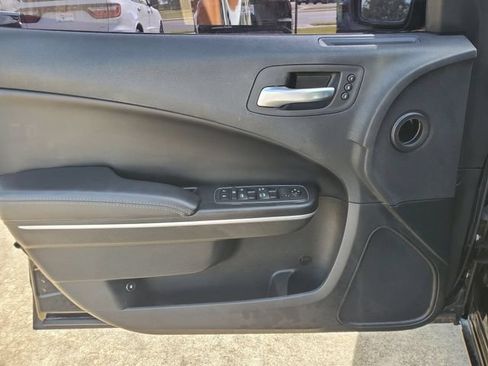 Used 2019 Dodge Charger SXT w/ Leather Interior Group RWD image 15