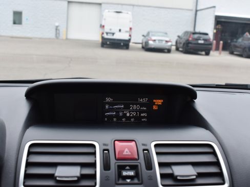 Used 2017 Subaru Forester 2.5i Premium image 18