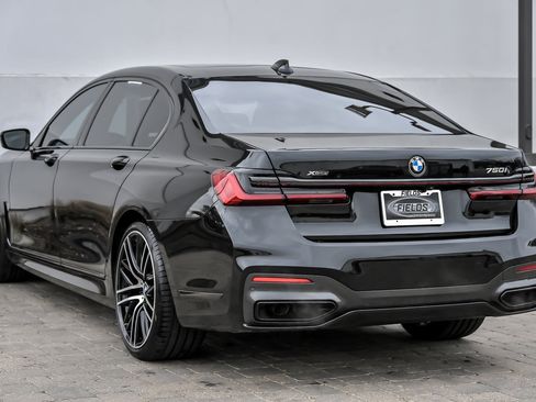 Used 2022 BMW 750i xDrive w/ Executive Package AWD/4WD image 11