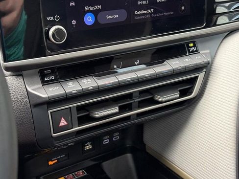 Used 2025 Toyota Camry SE w/ Convenience Package FWD image 28