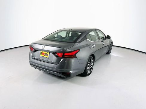 Used 2024 Nissan Altima 2.5 SV image 9
