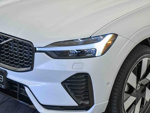 Certified 2025 Volvo XC60 T8 Plus w/ Protection Package Premier image 9