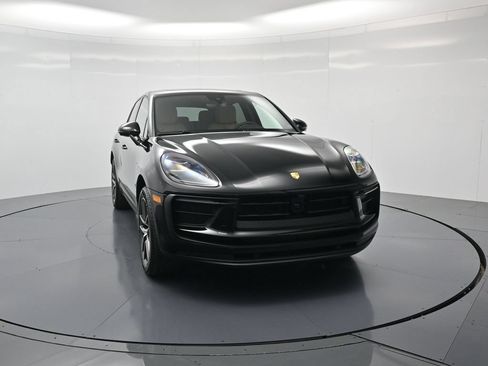 Certified 2026 Porsche Macan AWD/4WD image 33