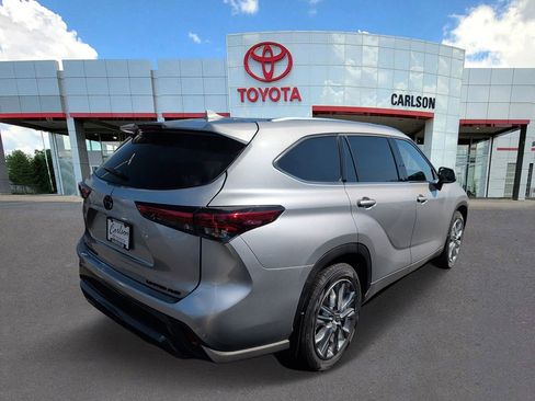 Used 2022 Toyota Highlander Limited image 4