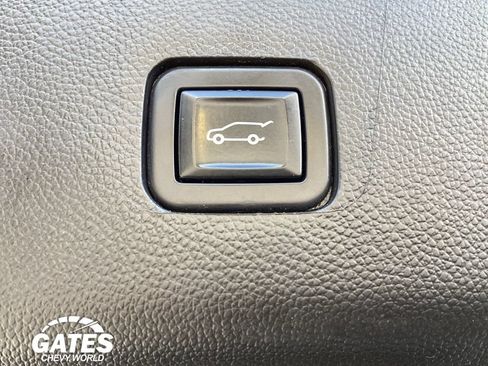 Used 2022 Chevrolet Traverse Premier AWD/4WD image 11