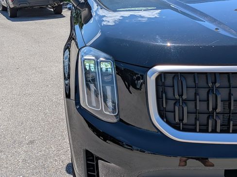 Used 2024 Kia Telluride EX w/ EX Captain's Chair Package FWD image 10