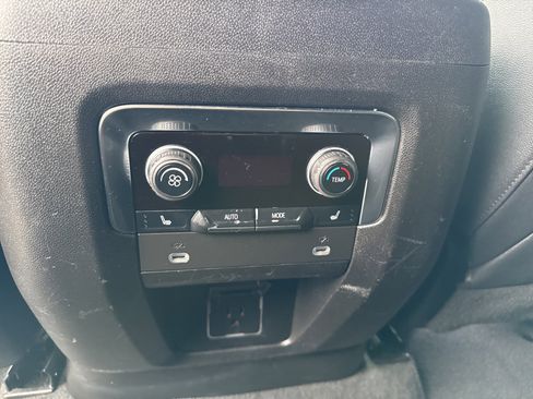 Used 2023 Chevrolet Suburban Premier image 20