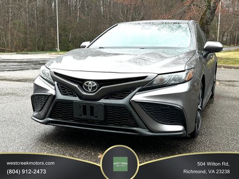 Used 2021 Toyota Camry SE image 3