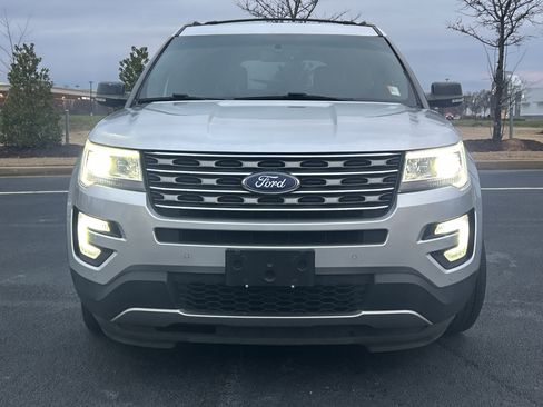 Used 2017 Ford Explorer XLT w/ Equipment Group 202A image 3