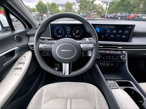 Used 2025 Hyundai Sonata SEL FWD image 5
