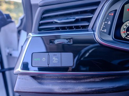 Used 2023 Audi Q8 Premium Plus image 8