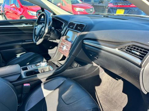 Used 2020 Ford Fusion Titanium image 9