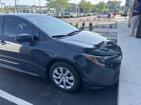 Used 2025 Toyota Corolla LE FWD image 5