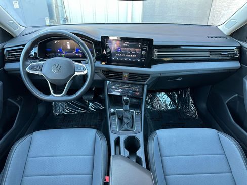 Used 2025 Volkswagen Jetta SE image 33