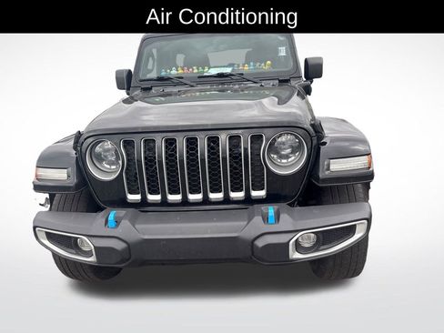 Used 2023 Jeep Wrangler Unlimited Sahara w/ Cold Weather Group AWD/4WD image 8