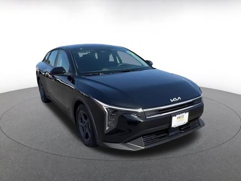 Used 2025 Kia K4 LXS image 3