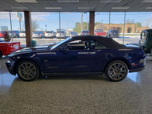 Used 2010 Ford Mustang GT image 2