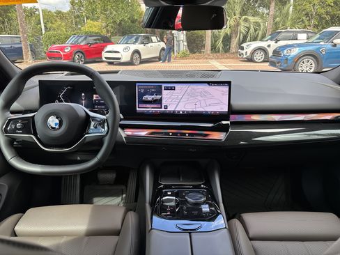 Used 2026 BMW 530i w/ Premium Package RWD image 29