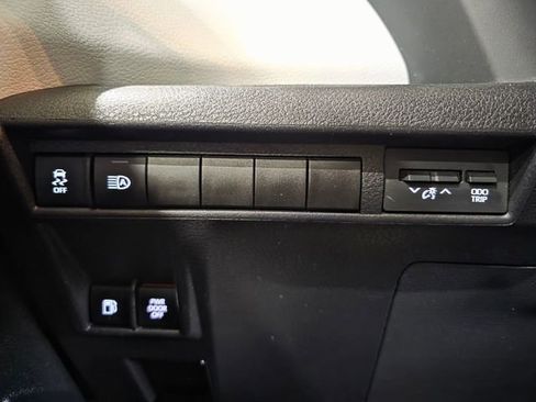 Used 2025 Toyota Sienna XLE w/ XLE Plus Package AWD/4WD image 18