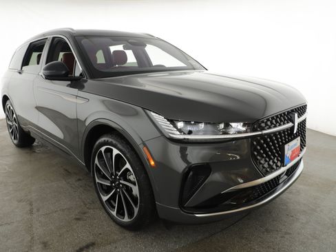 Used 2025 Lincoln Nautilus Black Label image 3