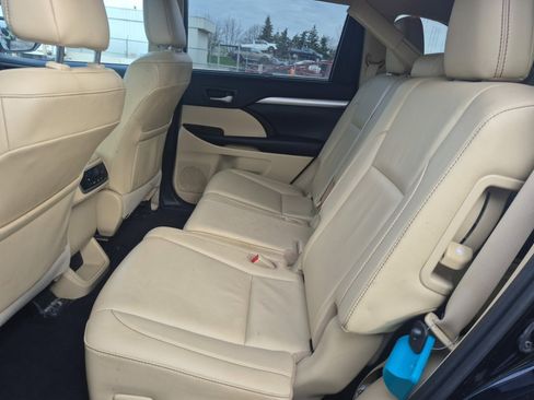Used 2019 Toyota Highlander XLE AWD/4WD image 10