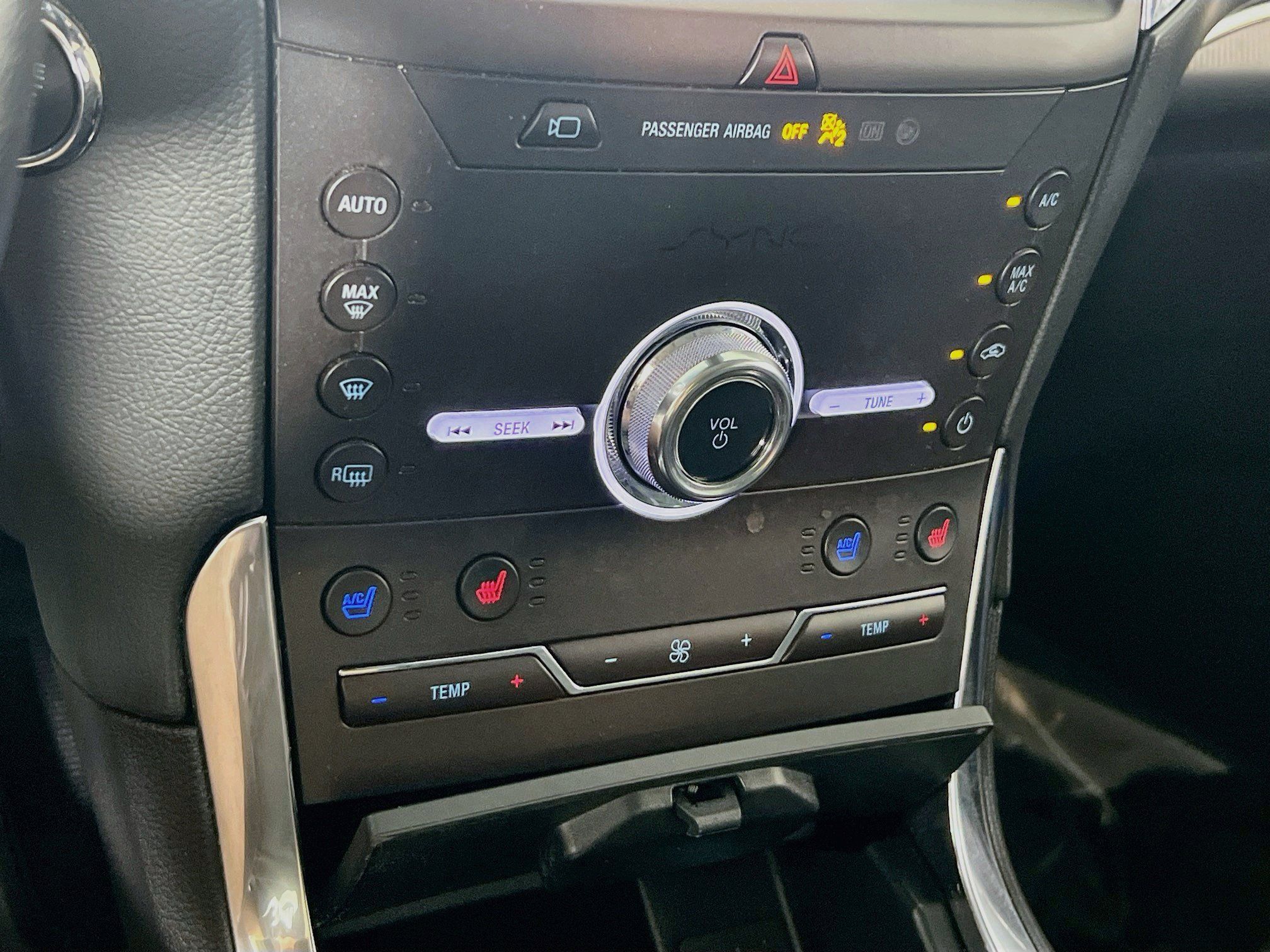 Used 2020 Ford Edge Titanium w/ Equipment Group 301A AWD/4WD image 16