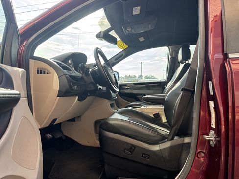 Used 2020 Dodge Grand Caravan SXT FWD image 9