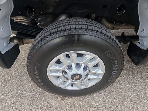 Used 2025 Chevrolet Silverado 2500 LT w/ Safety Package image 35