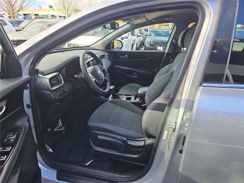 Used 2019 Kia Sorento LX image 15