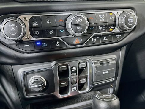 Used 2023 Jeep Wrangler Unlimited Sahara AWD/4WD image 16