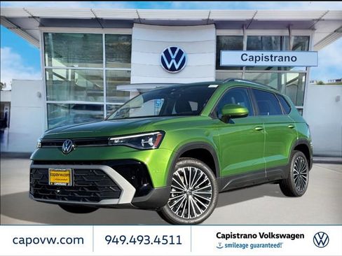 New 2025 Volkswagen Taos SE image 1