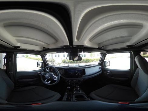 Used 2025 Jeep Wrangler Unlimited Sahara AWD/4WD image 42