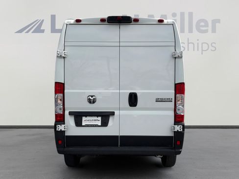 Used 2025 RAM ProMaster 2500 w/ Convenience Group FWD image 4