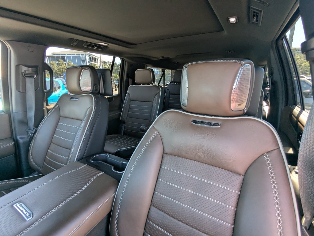 Used 2025 GMC Yukon XL Denali Ultimate AWD/4WD image 26