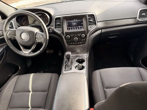 Used 2020 Jeep Grand Cherokee Laredo image 13