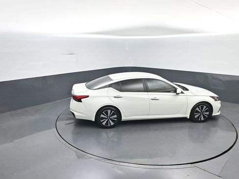 Used 2022 Nissan Altima 2.5 SV FWD image 21