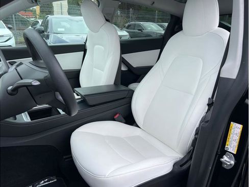 Used 2022 Tesla Model Y Performance AWD/4WD image 9