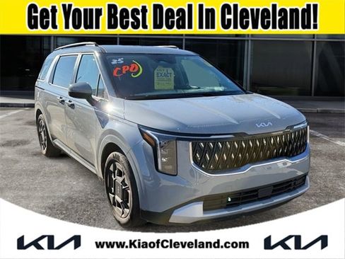 Used 2025 Kia Carnival EX image 1