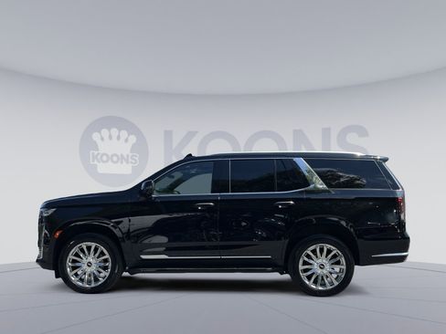 Used 2024 Cadillac Escalade Premium Luxury AWD/4WD image 4