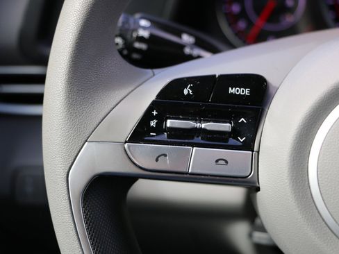 Used 2022 Hyundai Elantra SEL image 17