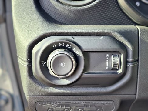 Used 2024 Jeep Wrangler Unlimited Rubicon image 21