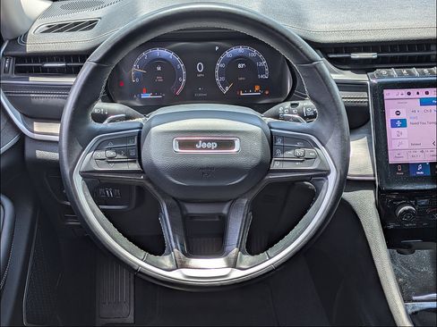 Used 2022 Jeep Grand Cherokee L Limited RWD image 18