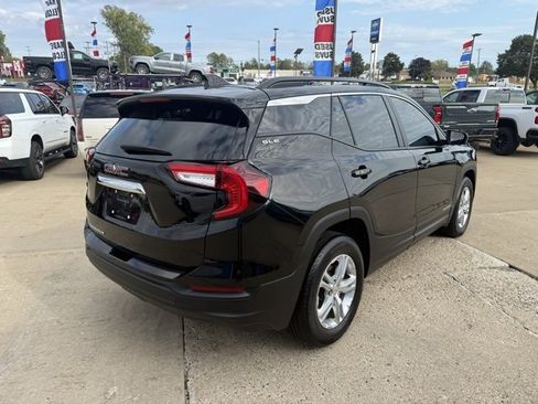 Used 2023 GMC Terrain SLE w/ Driver Convenience Package image 5