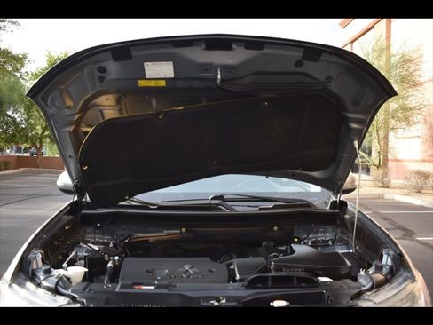 Used 2016 Mitsubishi Outlander SE FWD image 35