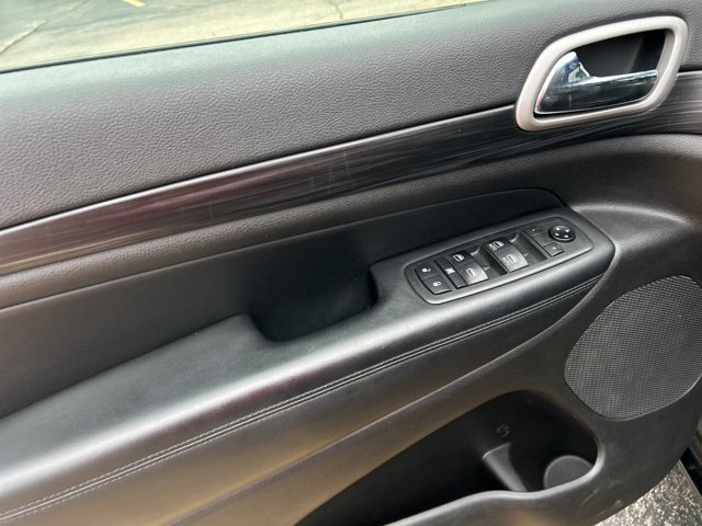 Used 2020 Jeep Grand Cherokee Altitude AWD/4WD image 26