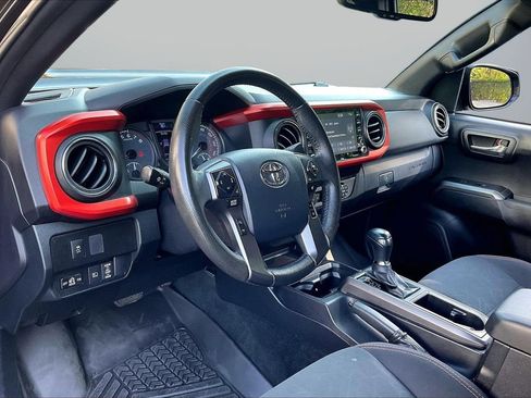Used 2020 Toyota Tacoma TRD Sport AWD/4WD image 19